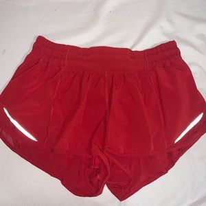 Lululemon hotty hot size 6 2.5 shorts